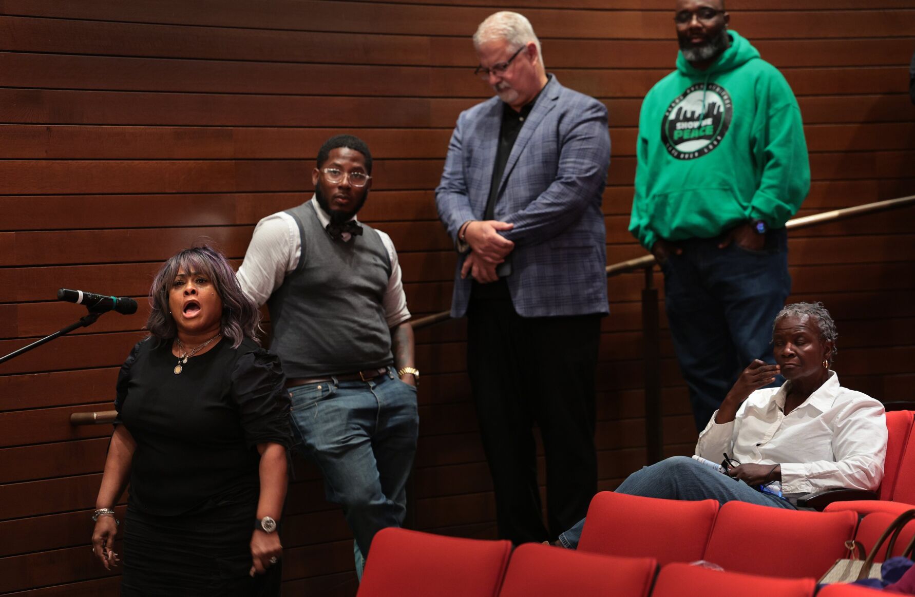Downtown residents grill police chief on recent crime